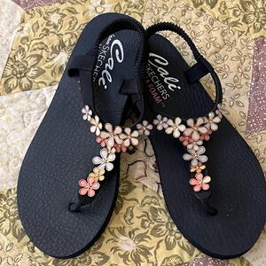 Ladies sketcher sandals